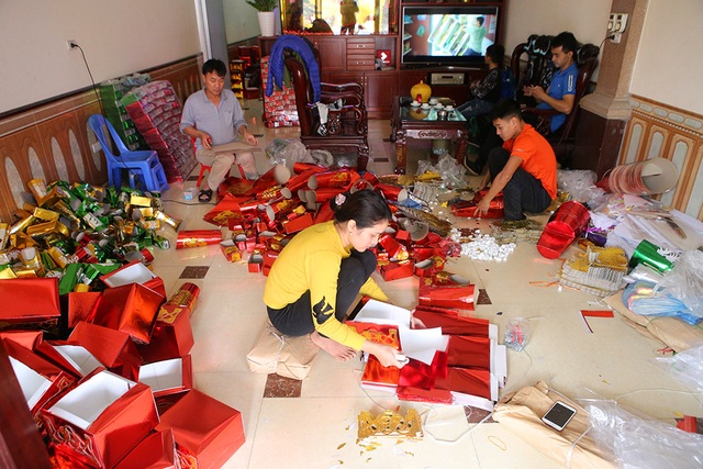 Thủ phủ vàng mã nhộn nhịp dịp tết ông Công ông Táo - 7 Thủ phủ vàng mã nhộn nhịp dịp tết ông Công ông Táo - 7