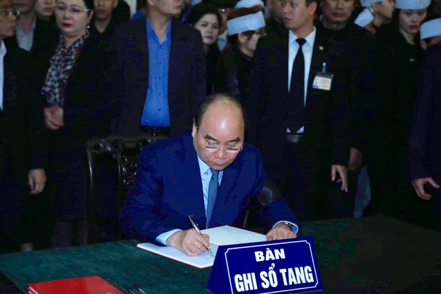 Thủ tướng viếng 3 liệt sĩ hy sinh ở Đồng Tâm - 21