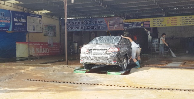 Quảng Trị: Nghề rửa xe kiếm bộn tiền ngày cận Tết - 3 Quảng Trị: Nghề rửa xe kiếm bộn tiền ngày cận Tết - 3
