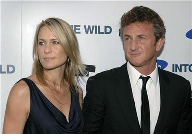 Sean Penn dự sự kiện cùng bạn gái kém 32 tuổi - 7 Sean Penn dự sự kiện cùng bạn gái kém 32 tuổi - 7