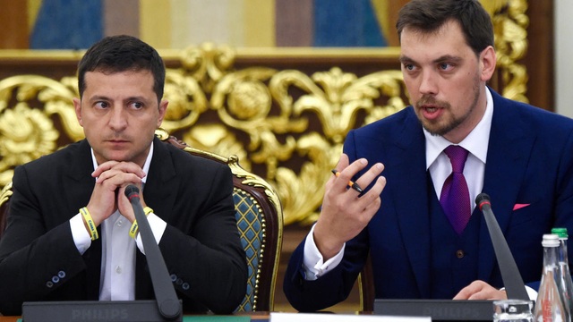 Thủ tướng Ukraine bất ngờ từ chức giữa nghi vấn 