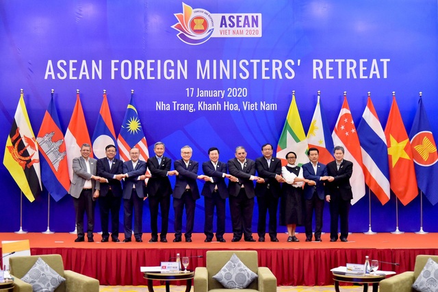 Các Ngoại trưởng ASEAN quan ngại về tình trạng tôn tạo, bồi đắp trên Biển Đông