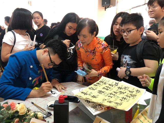 Học trò du xuân, đi chợ Tết... ngay giữa sân trường - 5 Học trò du xuân, đi chợ Tết... ngay giữa sân trường - 5