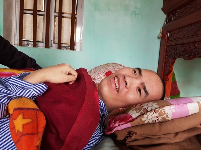Người mẹ chăm con bị tai nạn nghẹn ngào: Họ là người xa lạ nhưng giúp đỡ tôi như người nhà - 2 Người mẹ chăm con bị tai nạn nghẹn ngào: Họ là người xa lạ nhưng giúp đỡ tôi như người nhà - 2