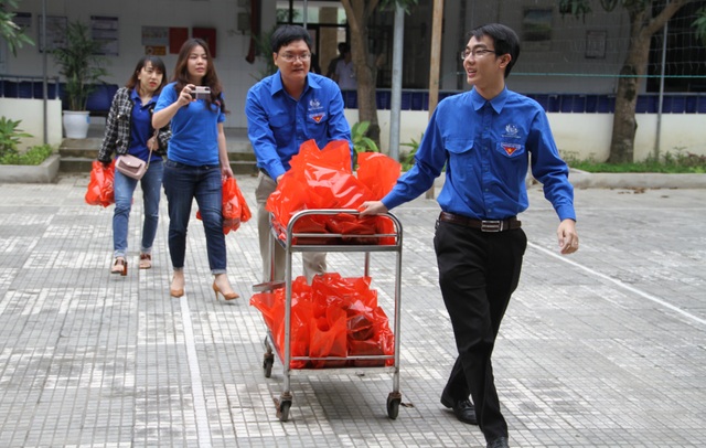 Món quà ý nghĩa mang Tết đến sớm với 187 bệnh nhân nghèo chạy thận - 2 Món quà ý nghĩa mang Tết đến sớm với 187 bệnh nhân nghèo chạy thận - 2