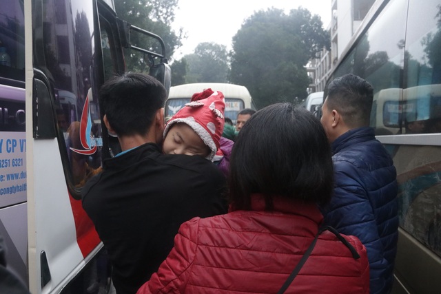 Hà Nội: Hơn 300 bệnh nhân được về quê đón Tết miễn phí - 10 Hà Nội: Hơn 300 bệnh nhân được về quê đón Tết miễn phí - 10