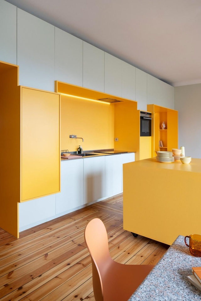 Căn nhà 80 m2 bắt mắt và đầy sức hút nhờ những bức tường sơn vàng ấn tượng - 3 Căn nhà 80 m2 bắt mắt và đầy sức hút nhờ những bức tường sơn vàng ấn tượng - 3