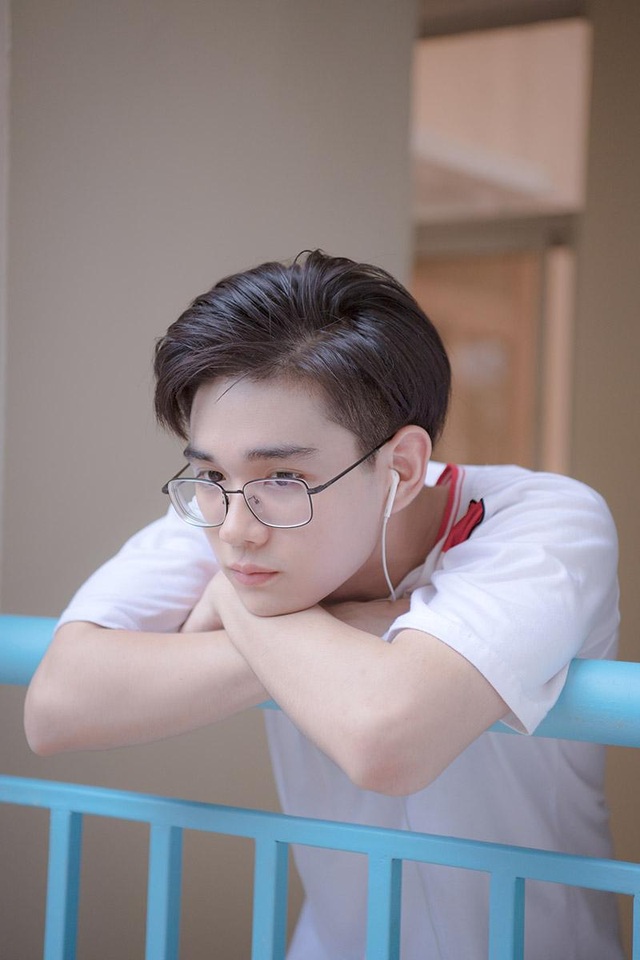 Nam sinh mặc đồng phục thể dục đẹp trai như tài tử điện ảnh - 2 Nam sinh mặc đồng phục thể dục đẹp trai như tài tử điện ảnh - 2