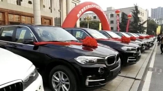 Những đại gia thưởng tết bằng siêu xe gây sốt - 1 Những đại gia thưởng tết bằng siêu xe gây sốt - 1