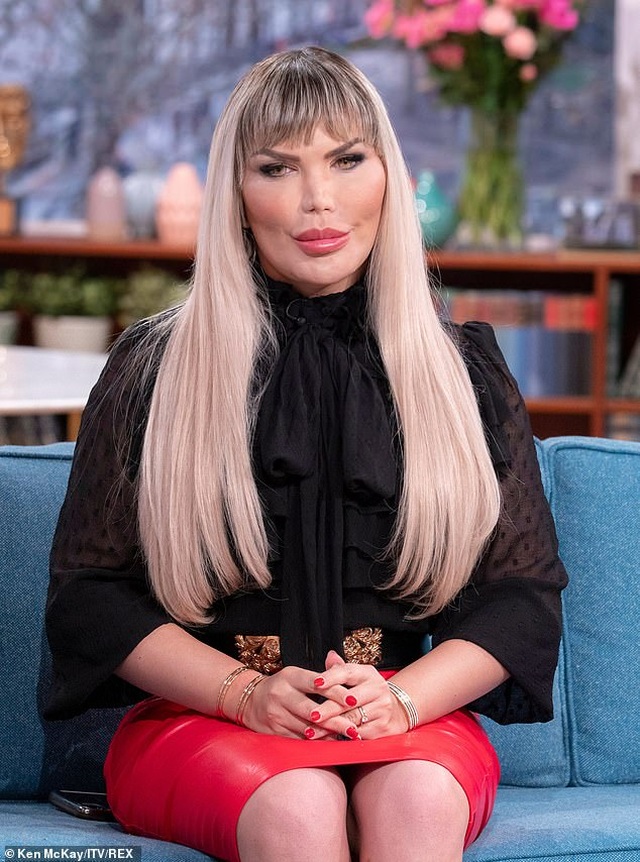 Sao chuyển giới Rodrigo Alves mặc gợi cảm khi tới Italia - 8 Sao chuyển giới Rodrigo Alves mặc gợi cảm khi tới Italia - 8