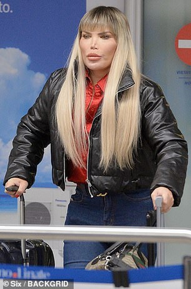 Sao chuyển giới Rodrigo Alves mặc gợi cảm khi tới Italia - 4 Sao chuyển giới Rodrigo Alves mặc gợi cảm khi tới Italia - 4