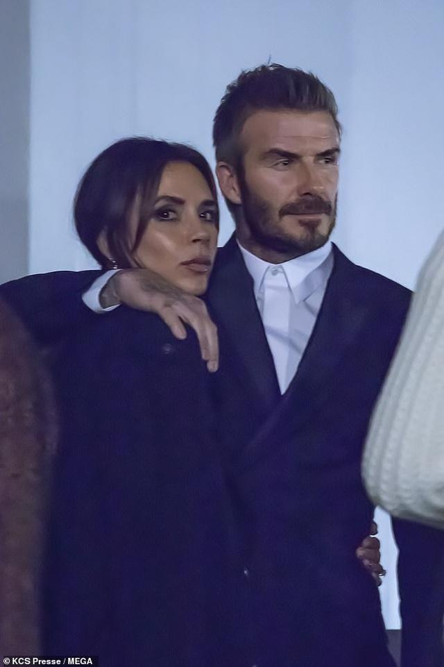 Victoria Beckham sành điệu cùng chồng ra phố - 7 Victoria Beckham sành điệu cùng chồng ra phố - 7