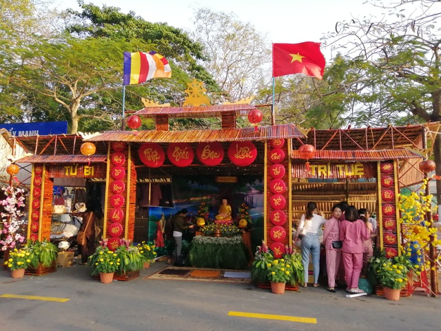 Rộn ràng “Chợ quê ngày Tết” giữa lòng thành phố - 11 Rộn ràng “Chợ quê ngày Tết” giữa lòng thành phố - 11