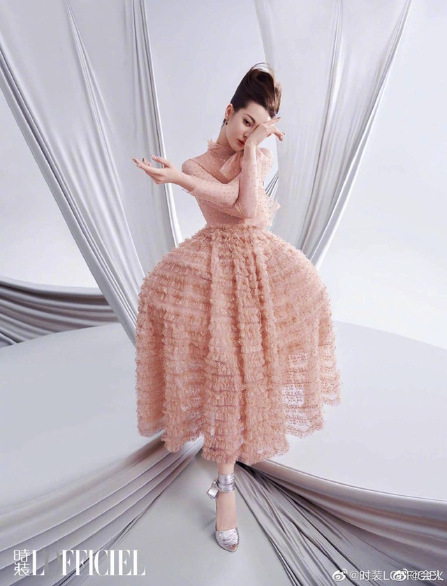Loạt ảnh cá tính và ma mị của mỹ nhân Tân Cương Địch Lệ Nhiệt Ba - 2 Loạt ảnh cá tính và ma mị của mỹ nhân Tân Cương Địch Lệ Nhiệt Ba - 2
