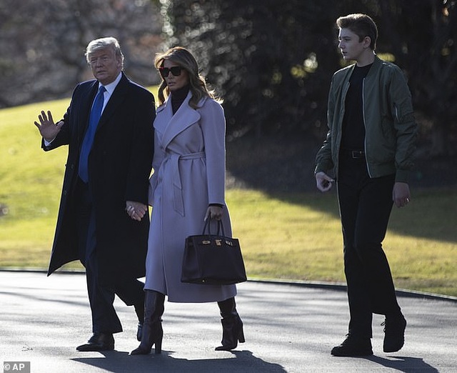 Ngoại hình nổi bật, quý tử nhà Trump được ví như tổng thống tương lai