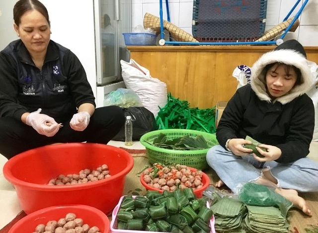 Phố làm nem chua “chạy nước rút” ngày cuối năm - 2 Phố làm nem chua “chạy nước rút” ngày cuối năm - 2