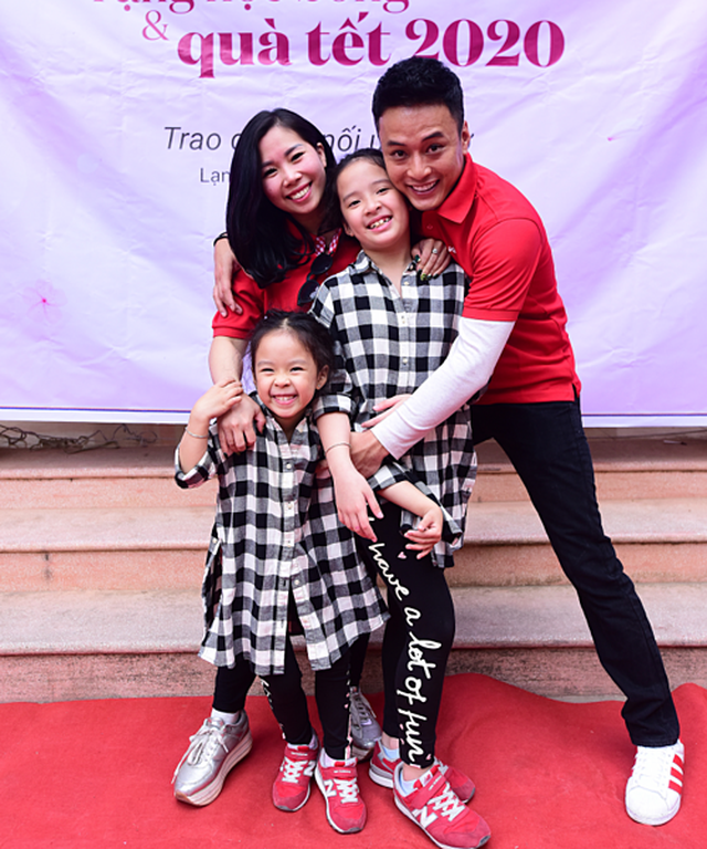 Ấm áp tình nghệ sĩ Việt dành cho người nghèo mùa Tết - 11 Ấm áp tình nghệ sĩ Việt dành cho người nghèo mùa Tết - 11
