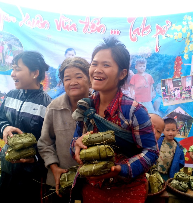 Thầy trò vùng cao cùng nấu bánh chưng tặng học sinh nghèo đón Tết - 9 Thầy trò vùng cao cùng nấu bánh chưng tặng học sinh nghèo đón Tết - 9