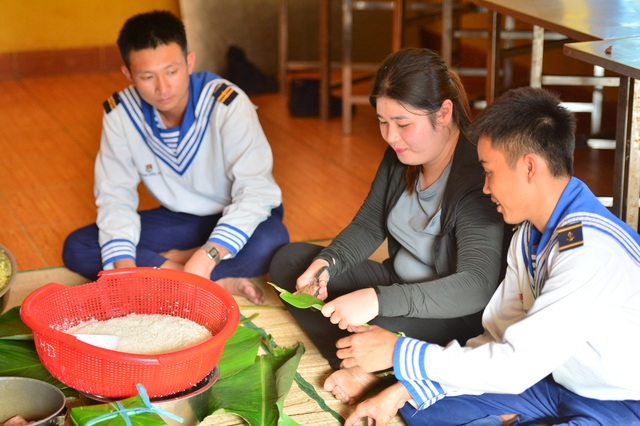 Bánh chưng gói lá bàng vuông: Đặc sản của Trường Sa - 11 Bánh chưng gói lá bàng vuông: Đặc sản của Trường Sa - 11