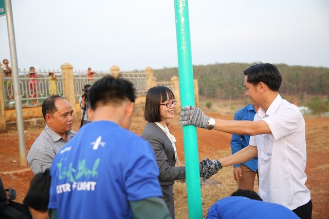 Xuân trên biên giới Đăk Ơ: Nhiều đường nhỏ lần đầu tiên “sáng đèn” - 1 Xuân trên biên giới Đăk Ơ: Nhiều đường nhỏ lần đầu tiên “sáng đèn” - 1