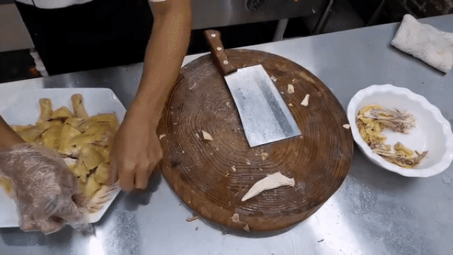 Mẹo chặt gà siêu nhanh, siêu đẹp như đầu bếp - 3 Mẹo chặt gà siêu nhanh, siêu đẹp như đầu bếp - 3