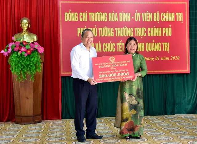 Trao 150 suất học bổng Phó Thủ tướng tặng học sinh, sinh viên nghèo nhân dịp Tết - 1 Trao 150 suất học bổng Phó Thủ tướng tặng học sinh, sinh viên nghèo nhân dịp Tết - 1