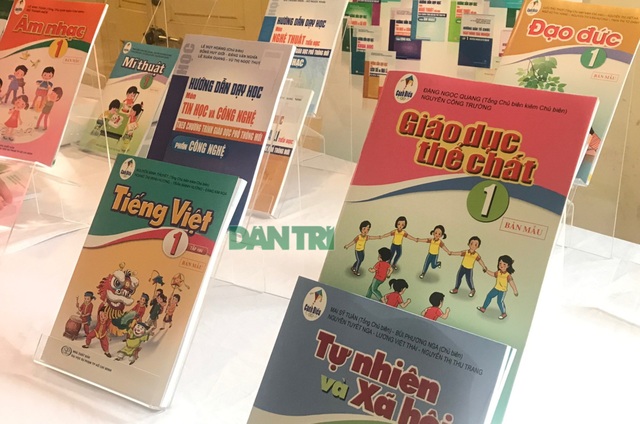 SGK lớp 1 mới tăng giá “phi mã” - 2 SGK lớp 1 mới tăng giá “phi mã” - 2