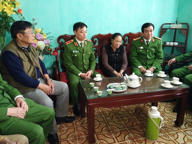 Trao gần 4 tỷ đồng tới thân nhân 3 liệt sĩ hy sinh tại Đồng Tâm - 3 Trao gần 4 tỷ đồng tới thân nhân 3 liệt sĩ hy sinh tại Đồng Tâm - 3