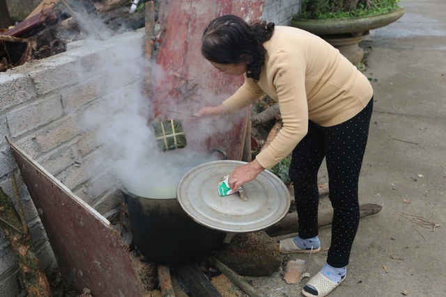 Mổ lợn gói bánh chưng đón Tết ở Đồng Tâm - 10 Mổ lợn gói bánh chưng đón Tết ở Đồng Tâm - 10