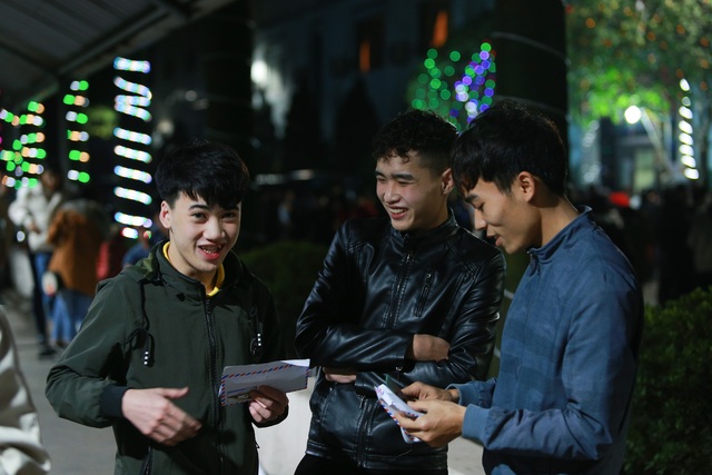 Thưởng tết khủng lúc 3 giờ sáng, hàng nghìn công nhân háo hức xuyên đêm - 14 Thưởng tết khủng lúc 3 giờ sáng, hàng nghìn công nhân háo hức xuyên đêm - 14