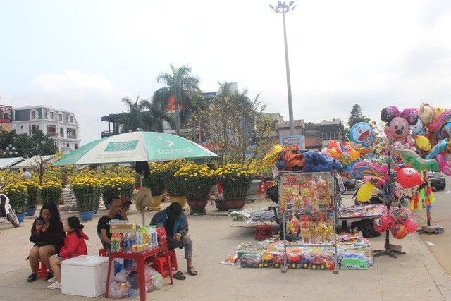 Những người tất bật “chạy đua” trước giờ năm qua, Tết tới - 9 Những người tất bật “chạy đua” trước giờ năm qua, Tết tới - 9