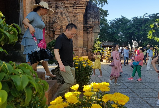 Tháp bà nghìn tuổi Ponagar Nha Trang rực rỡ sắc xuân đón khách dịp Tết - 8