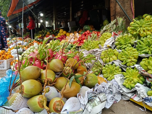 Nhiều mặt hàng, dịch vụ hét giá cao ngất ngưởng ngày 30 Tết - 2 Nhiều mặt hàng, dịch vụ hét giá cao ngất ngưởng ngày 30 Tết - 2
