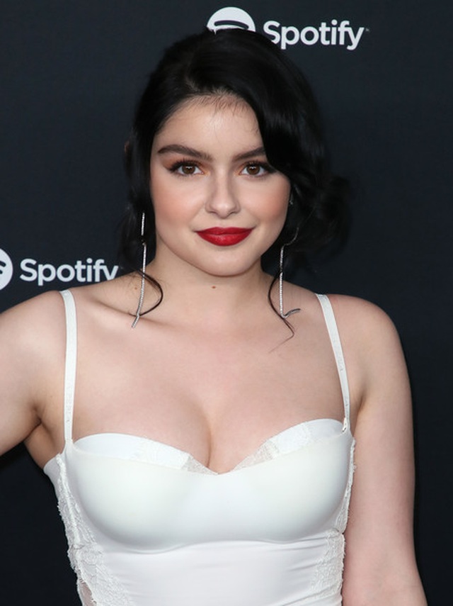 Ariel Winter diện váy trắng khoe đường cong hút mắt - 6 Ariel Winter diện váy trắng khoe đường cong hút mắt - 6