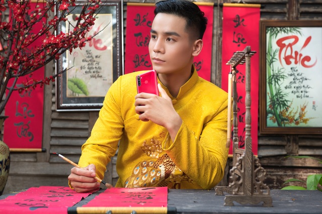 Cao Xuân Tài cùng các Nam vương, Hoa hậu xuống phố ngày Xuân - 1 Cao Xuân Tài cùng các Nam vương, Hoa hậu xuống phố ngày Xuân - 1