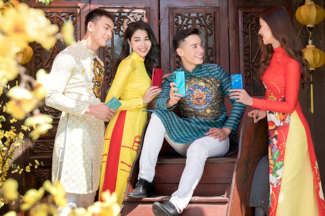 Cao Xuân Tài cùng các Nam vương, Hoa hậu xuống phố ngày Xuân - 6 Cao Xuân Tài cùng các Nam vương, Hoa hậu xuống phố ngày Xuân - 6