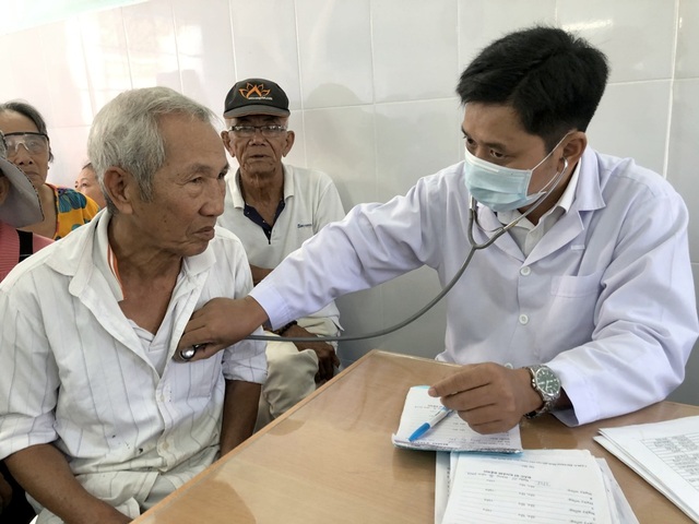 Phó Chủ tịch tỉnh 19 năm khám chữa bệnh cho người nghèo - 3 Phó Chủ tịch tỉnh 19 năm khám chữa bệnh cho người nghèo - 3