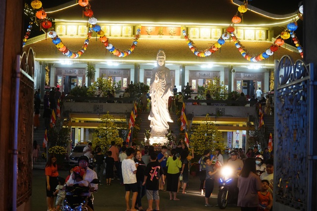 Giao thừa với những người không có tết - 10 Giao thừa với những người không có tết - 10