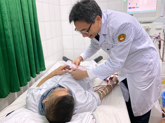Phó Thủ tướng Vũ Đức Đam tặng quà Tết cho bệnh nhân - 1 Phó Thủ tướng Vũ Đức Đam tặng quà Tết cho bệnh nhân - 1