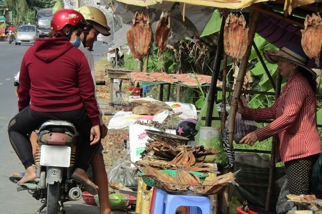 Làng khô cá lóc làm không đủ bán Tết - 1 Làng khô cá lóc làm không đủ bán Tết - 1