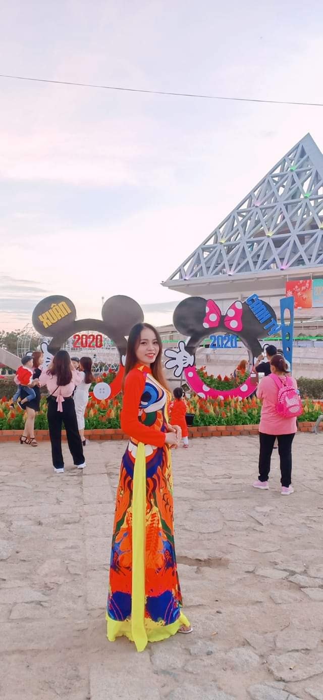 Không để “tết ăn mình”, người dân nô nức trẩy hội trước giao thừa - 6 Không để “tết ăn mình”, người dân nô nức trẩy hội trước giao thừa - 6