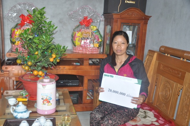 Bạn đọc Dân trí mang Tết ấm về cho gia đình chị Lanh - 3 Bạn đọc Dân trí mang Tết ấm về cho gia đình chị Lanh - 3