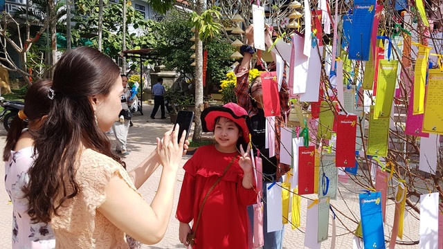 Đi chùa xin xăm, viết lời chúc cầu nguyện đầu năm mới - 5 Đi chùa xin xăm, viết lời chúc cầu nguyện đầu năm mới - 5