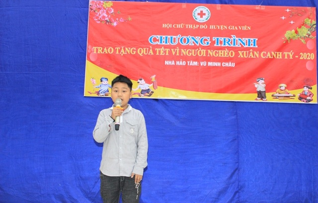 Cậu bé 9 tuổi dành tiền mừng tuổi giúp học sinh mồ côi ăn Tết - 5 Cậu bé 9 tuổi dành tiền mừng tuổi giúp học sinh mồ côi ăn Tết - 5