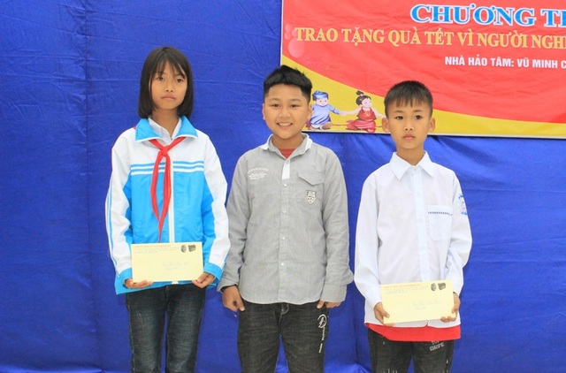 Cậu bé 9 tuổi dành tiền mừng tuổi giúp học sinh mồ côi ăn Tết - 3 Cậu bé 9 tuổi dành tiền mừng tuổi giúp học sinh mồ côi ăn Tết - 3