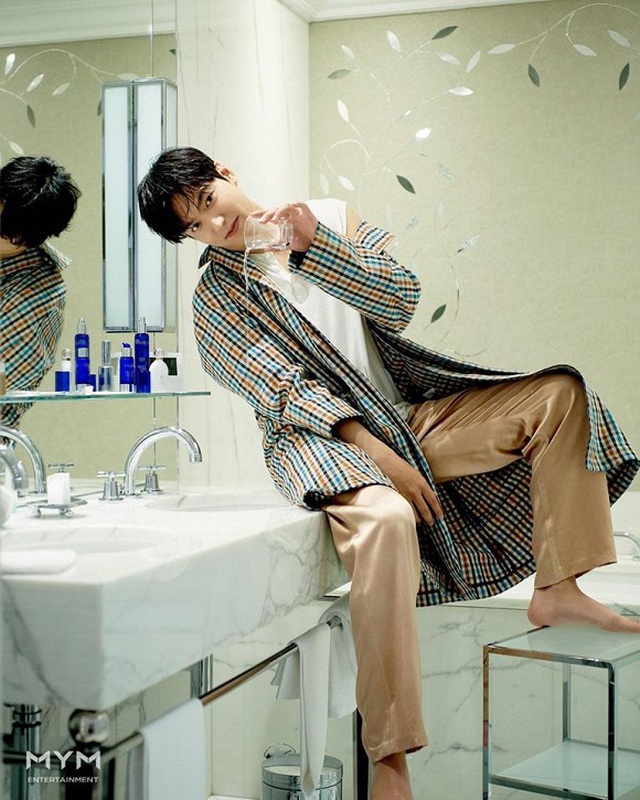 Ngất ngây trước loạt ảnh đời thường của mỹ nam Lee Min Ho - 8 Ngất ngây trước loạt ảnh đời thường của mỹ nam Lee Min Ho - 8