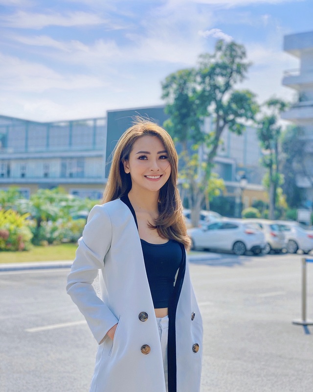 MC Huyền Trang “Mù Tạt” VTV: “Chị em tôi “đau đầu chóng mặt” vì bị giục lấy chồng” - 8 MC Huyền Trang “Mù Tạt” VTV: “Chị em tôi “đau đầu chóng mặt” vì bị giục lấy chồng” - 8