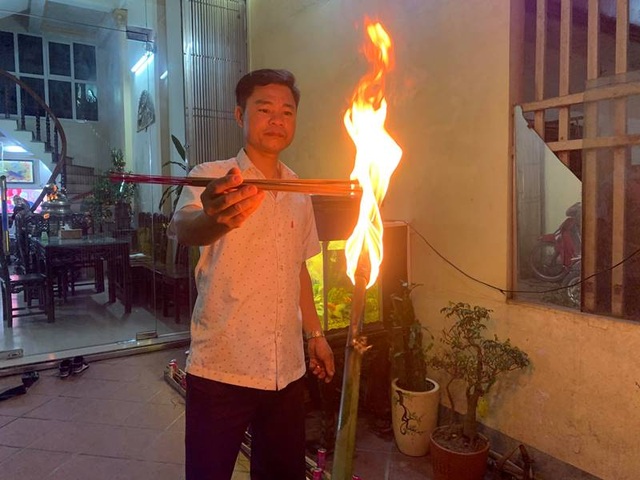 Đêm Giao thừa, cả làng chạy thật nhanh đưa “lửa Thánh” về nhà - 6 Đêm Giao thừa, cả làng chạy thật nhanh đưa “lửa Thánh” về nhà - 6