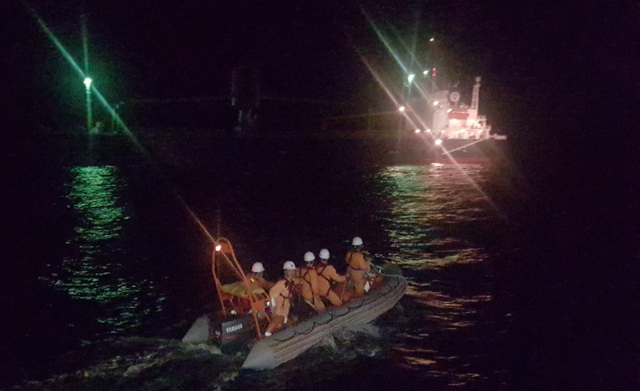 Cứu thuyền viên Thái Lan gặp nạn ngoài biển vào bờ an toàn - 3 Cứu thuyền viên Thái Lan gặp nạn ngoài biển vào bờ an toàn - 3