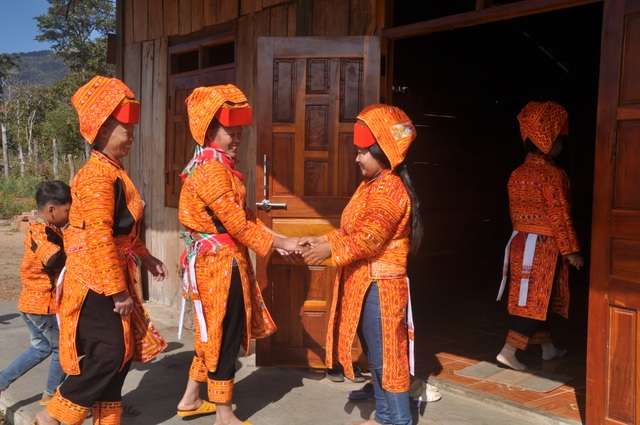 Vươn lên từ “vùng khó”, bà con người Dao vui đón tết trên Cao Nguyên - 4 Vươn lên từ “vùng khó”, bà con người Dao vui đón tết trên Cao Nguyên - 4